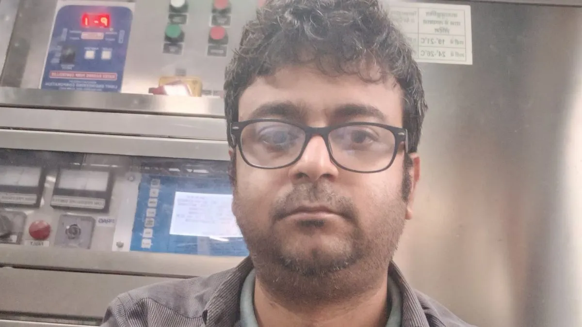 ac-switched-off-gujarat-man-shares-ordeal-after-tejas-express-left-stranded-midway-due-to-rains